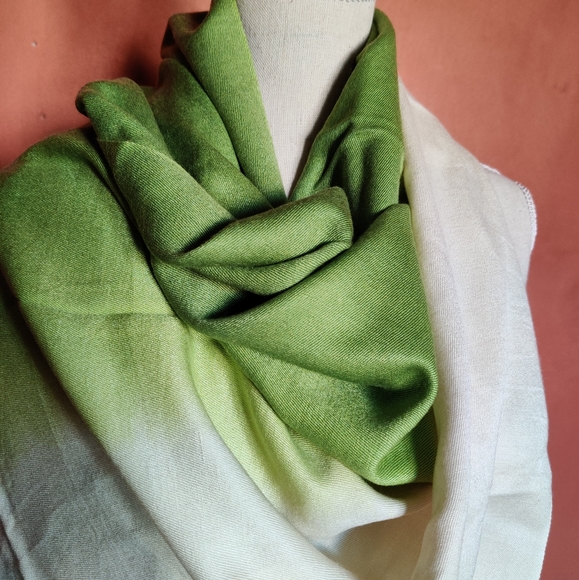 BNWT CASHMERE Luxury FINE Ladies silk /& CASHMERE pashmina shawl scarf